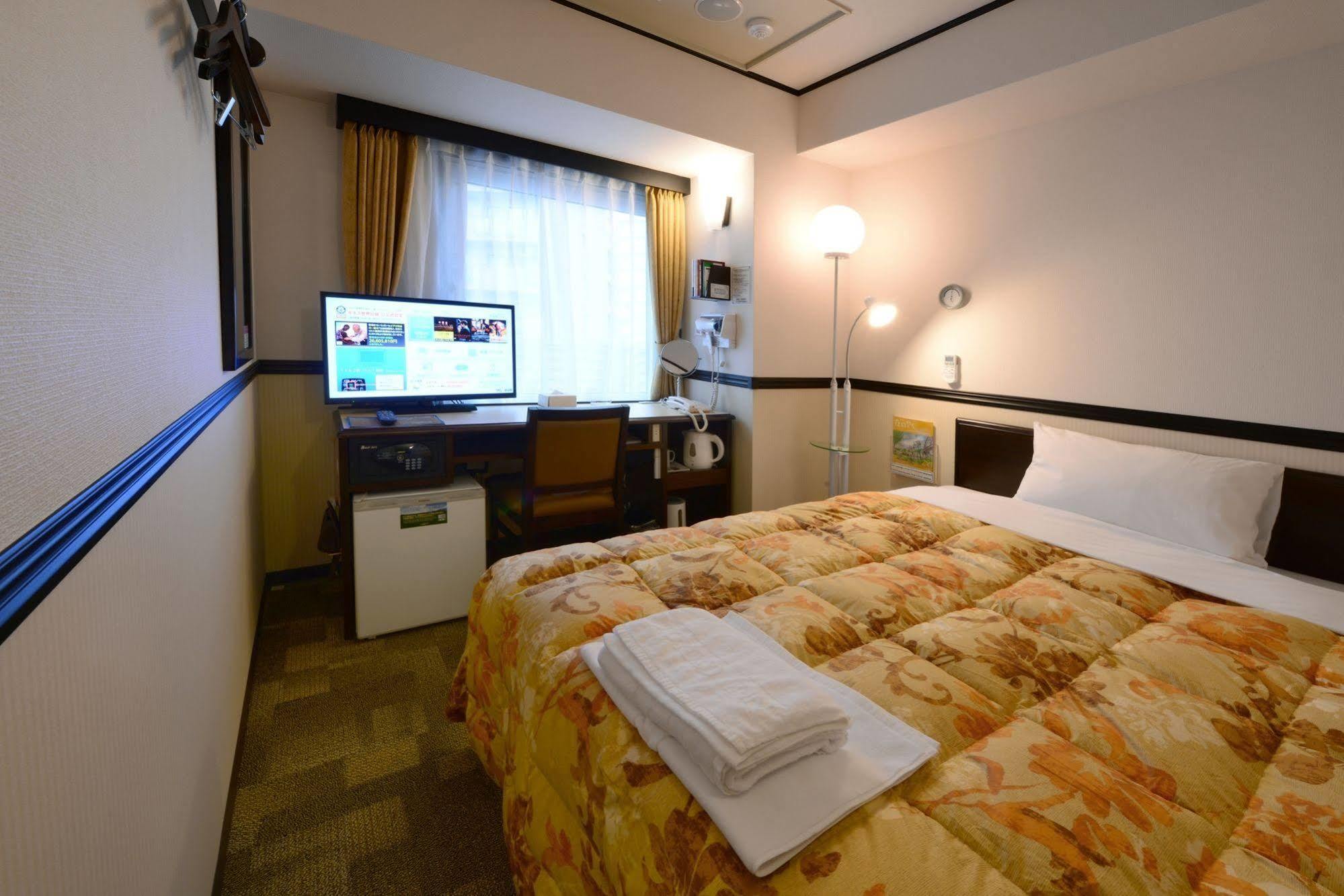 Toyoko Inn Osaka Semba Higashi Exterior foto